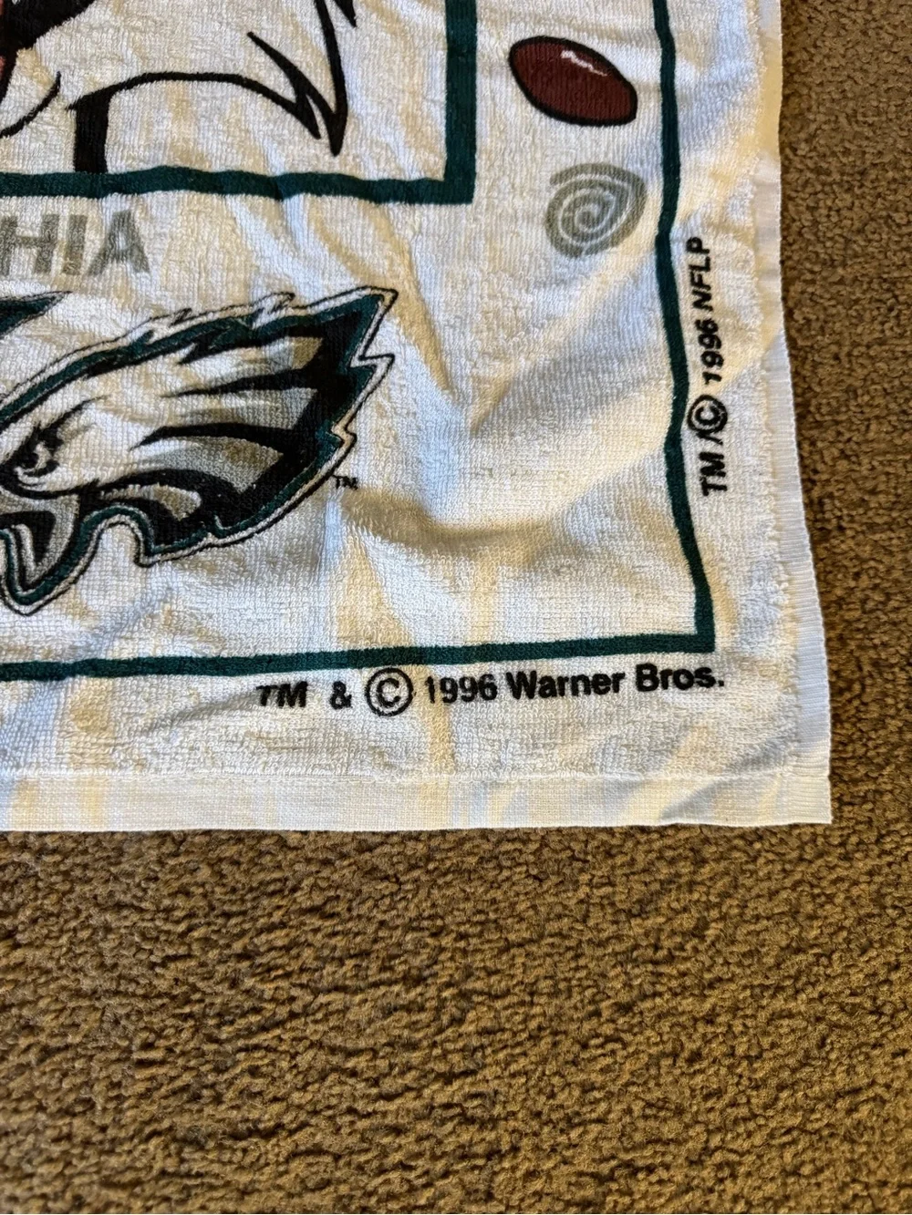 Philadelphia Eagles Looney Tunes White Graphic Beach Towel Vintage
